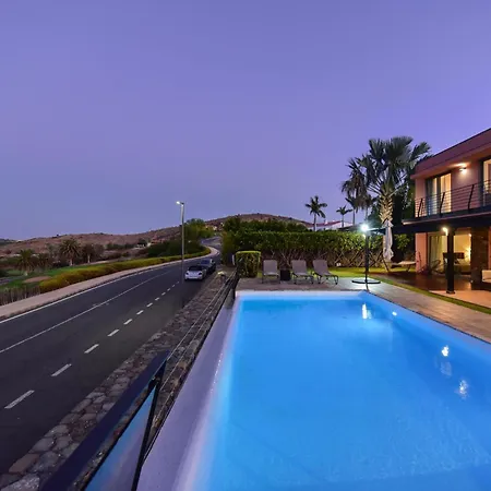 2 By Villagrancanaria Βίλα *